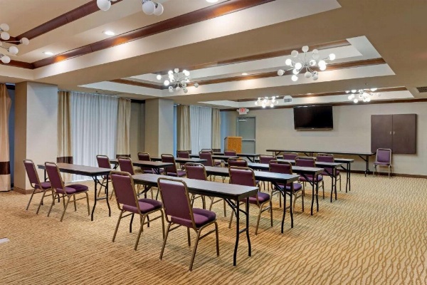 Comfort Suites Little Rock image 25