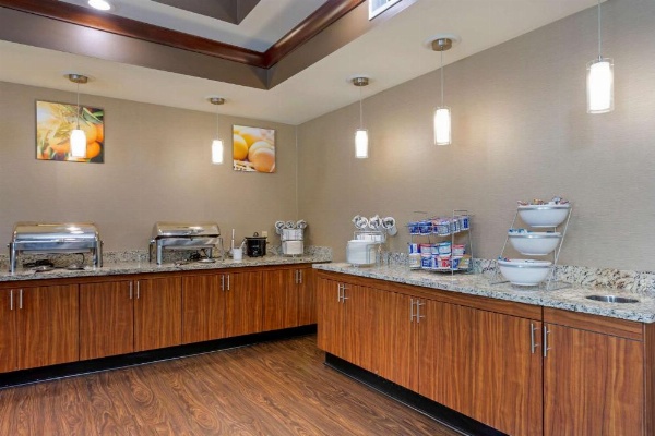 Comfort Suites Little Rock image 26